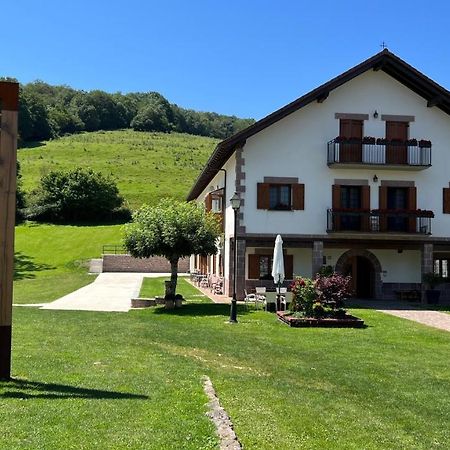 Apartamentos Irati Espinal-Auzperri Buitenkant foto