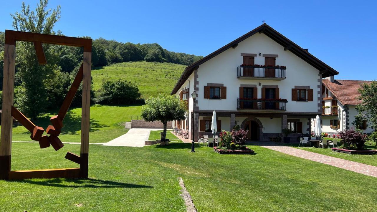 Apartamentos Irati Espinal-Auzperri Buitenkant foto