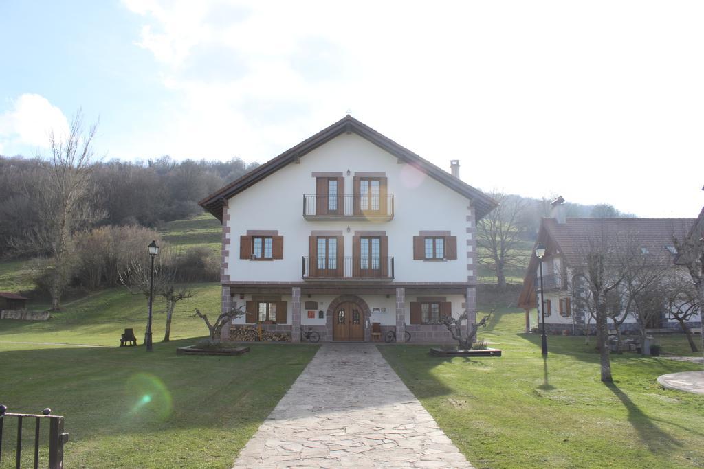 Apartamentos Irati Espinal-Auzperri Buitenkant foto