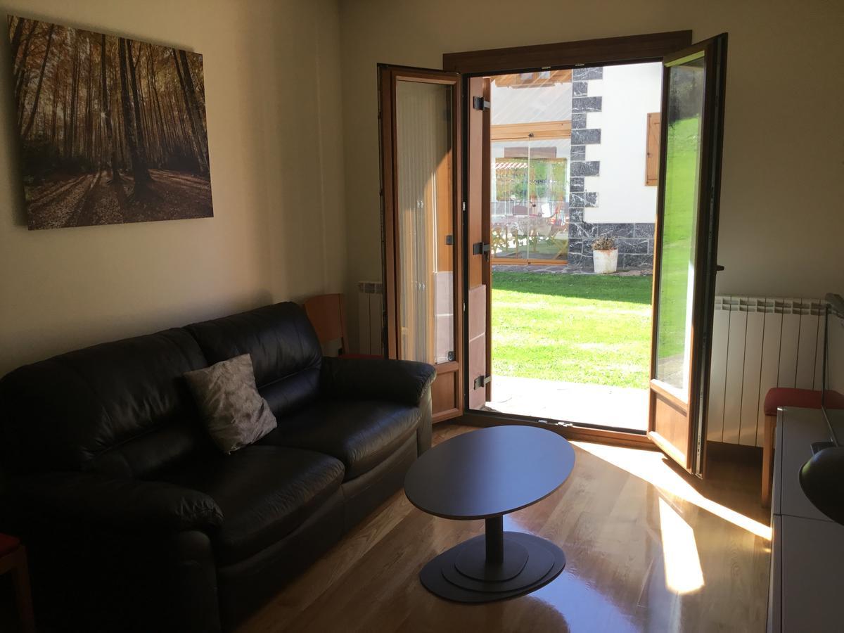 Apartamentos Irati Espinal-Auzperri Buitenkant foto